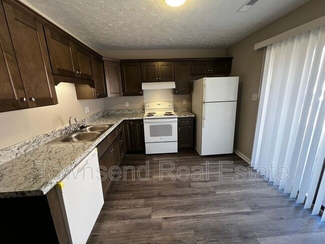 Building Photo - 1437 Ireland Dr