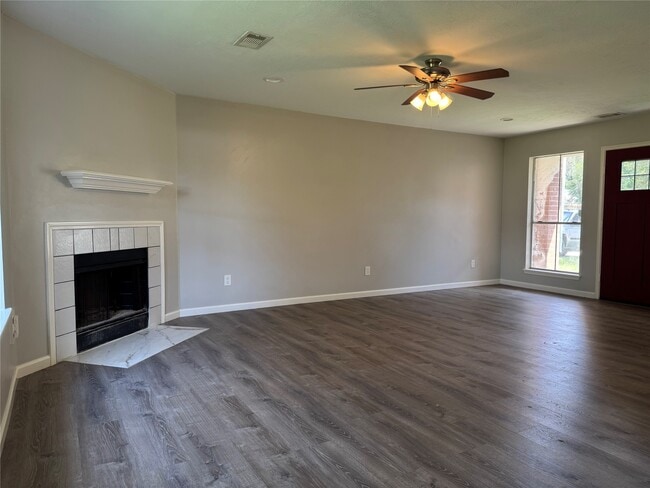 Building Photo - 16527 Rock E Dr