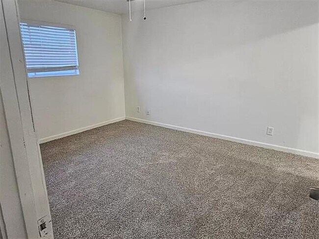 Building Photo - Safe Apartment for you