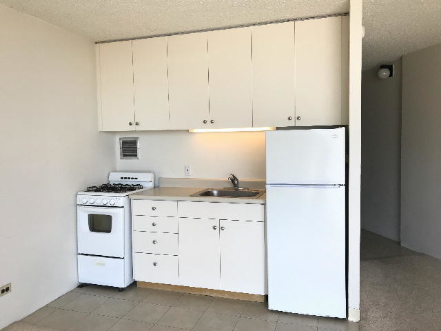 Building Photo - HOLIDAY VILLAGE studio, sec, A/C, lanai, pool