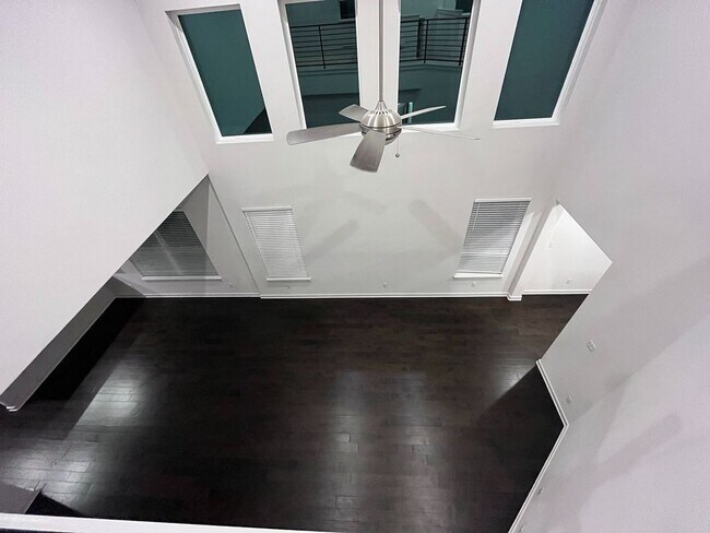 Foto del edificio - 1531 N Red Bud Ln
