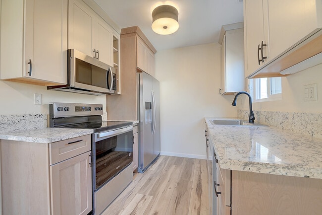 Kitchen - 338 Orizaba Ave