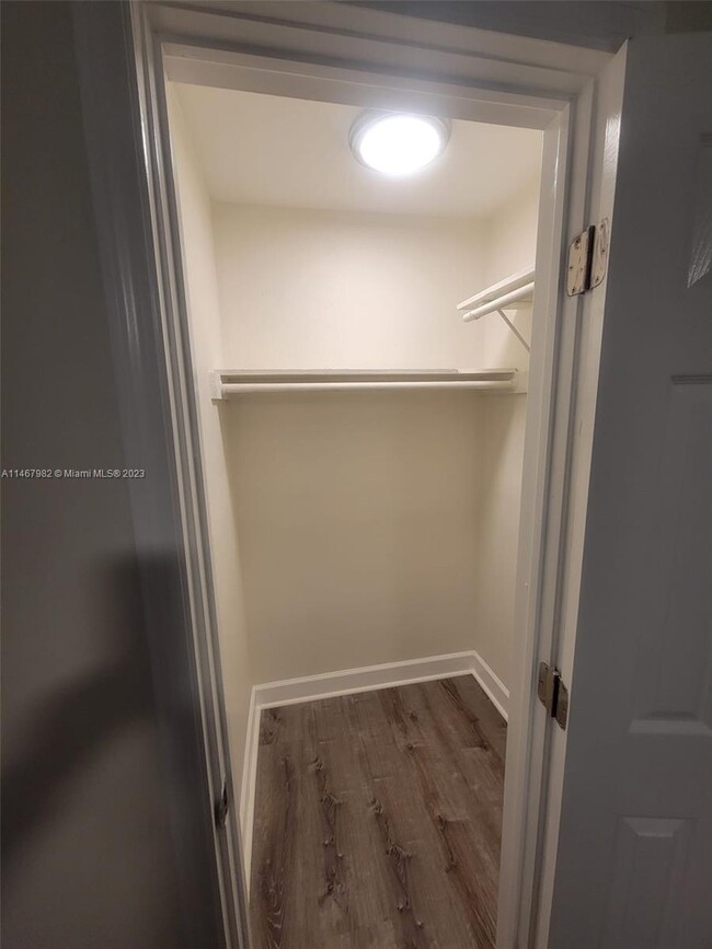 Foto del edificio - 825 SW 30th St