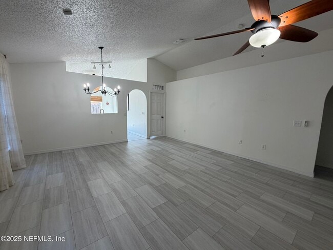 Foto del edificio - 6634 Gentle Oaks Dr W