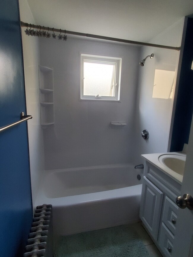 Building Photo - 13 Olcott St