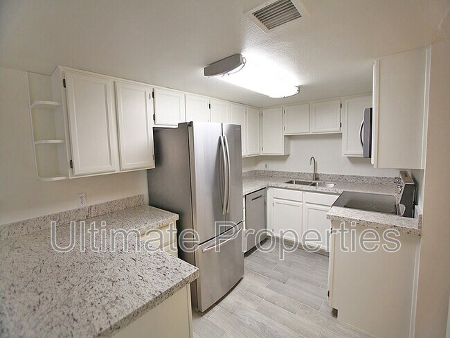 Building Photo - 1734 W Tuckey Ln