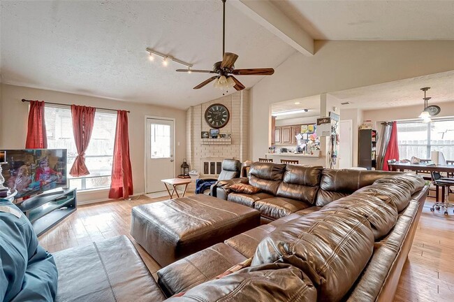 Building Photo - 935 Holly Hall Dr