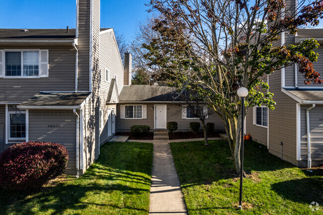 Building Photo - Hunters Lake Apartments