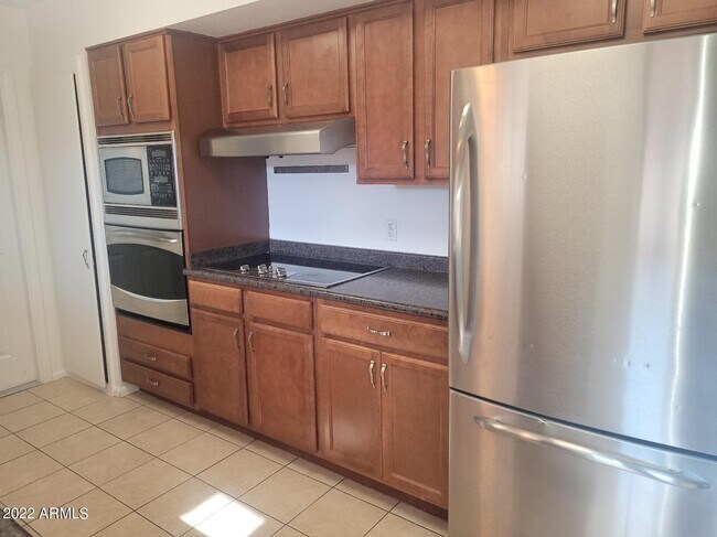 Building Photo - 6401 E Parkview Dr