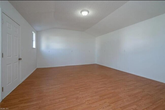 Foto del edificio - 4865 Hampshire Ave