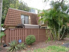 Building Photo - 5249 Cedarbend Dr