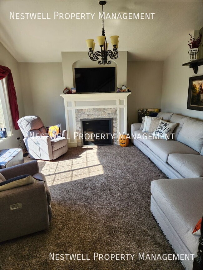 Building Photo - 1715 E Cherokee Dr