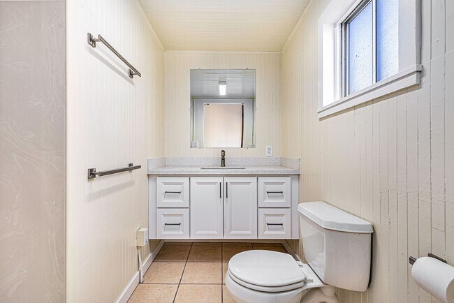 Foto del edificio - 2204 Buena Vista Ave