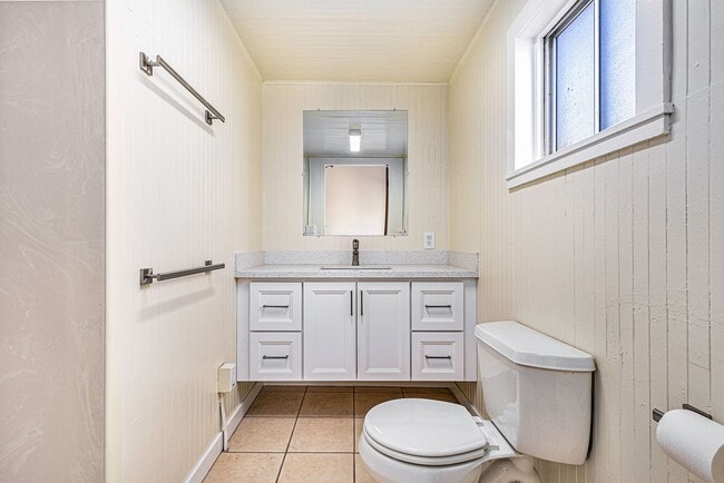 Building Photo - 2204 Buena Vista Ave