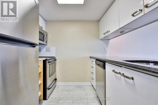 Building Photo - 38 Elm St