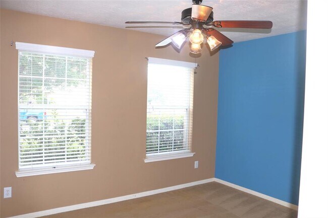 Building Photo - 15107 Summer Sunset Dr
