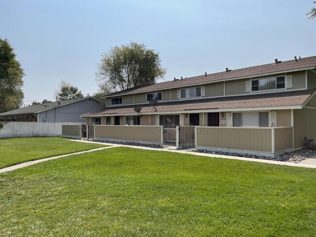 Building Photo - 197 Allouette Way Unit 3