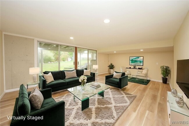 Building Photo - 100 Bridle Ln