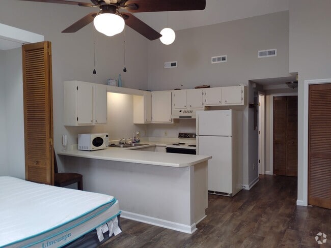 Building Photo - 510 Fairwood Lakes Dr
