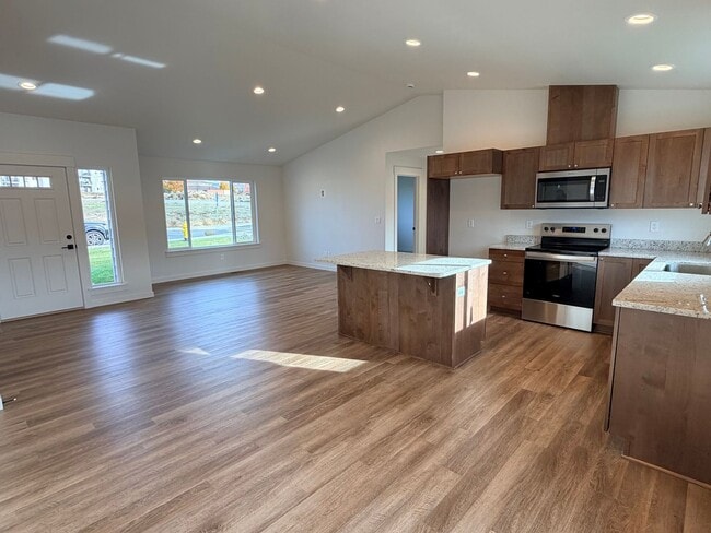 Building Photo - BRAND NEW construction! 3 beds, 2 baths, double garage, deck with VIEWS and more!