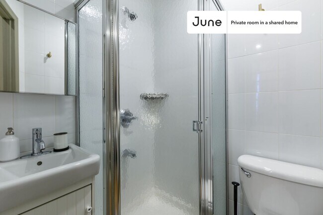 Foto del edificio - Room in Shared 4 bed/4 bath home in Midtown East