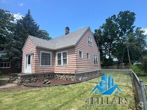 Building Photo - 106 Belden St