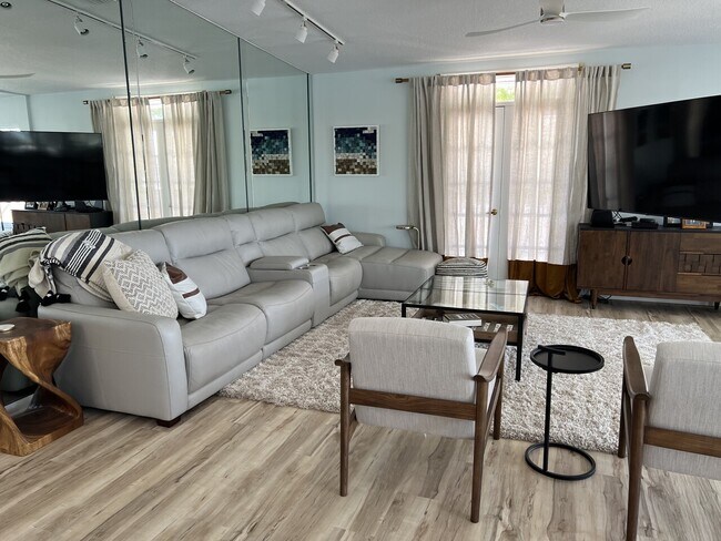 Building Photo - BayShore Landing