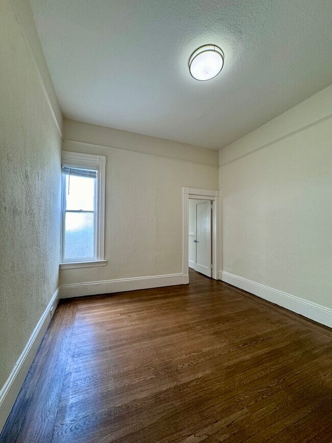 Building Photo - Heart of Pacific Heights|1 Bedroom Flat + ...