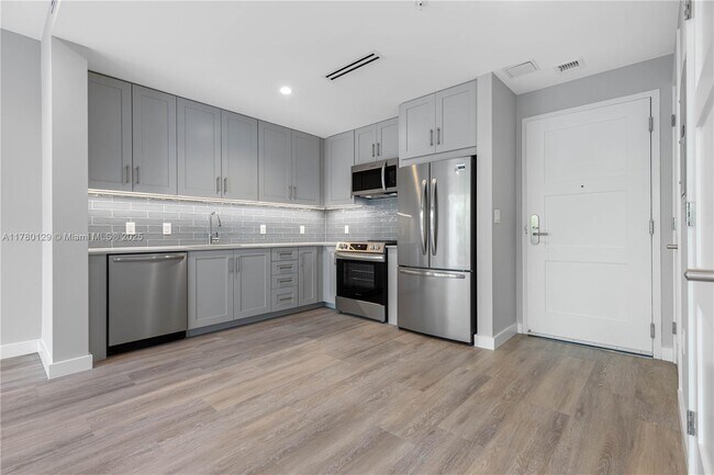 Foto del edificio - 3335 Thomas Ave