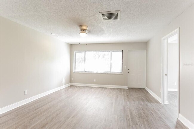 Building Photo - 911 Orangeview Dr