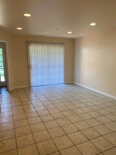 Foto del edificio - 4793 River Valley Way