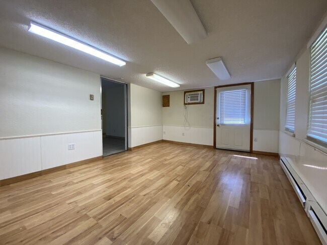 Building Photo - 2625 Kings Rd