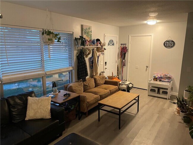 Building Photo - 4842 Malabar Dr