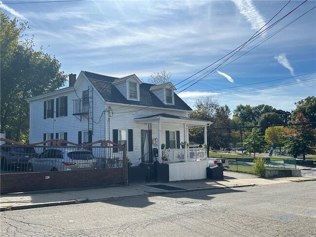 Building Photo - 24 Vale St