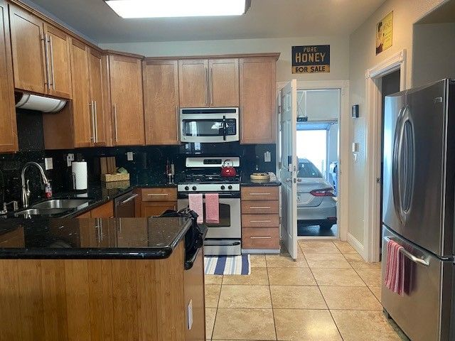 Full Kitchen - 1803 26th St