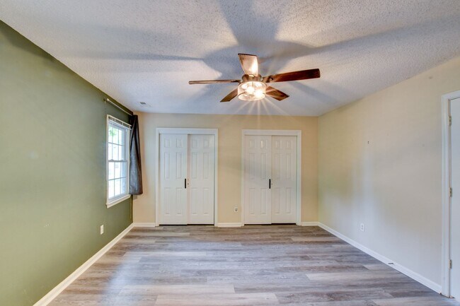 Foto del edificio - 922 Willow Point