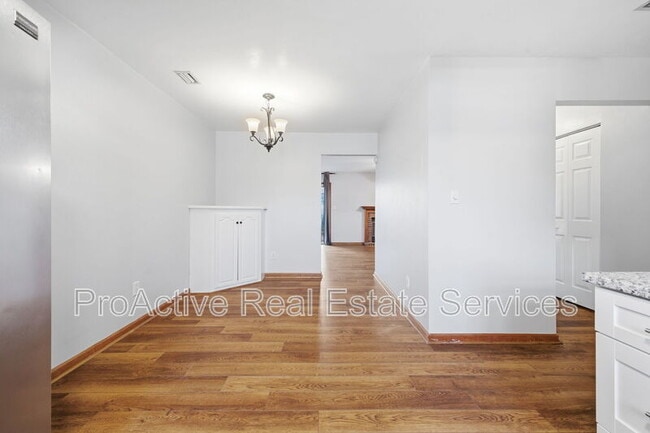 Foto del edificio - 815 Montrose Ct