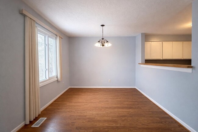 Building Photo - 907 Registry Dr