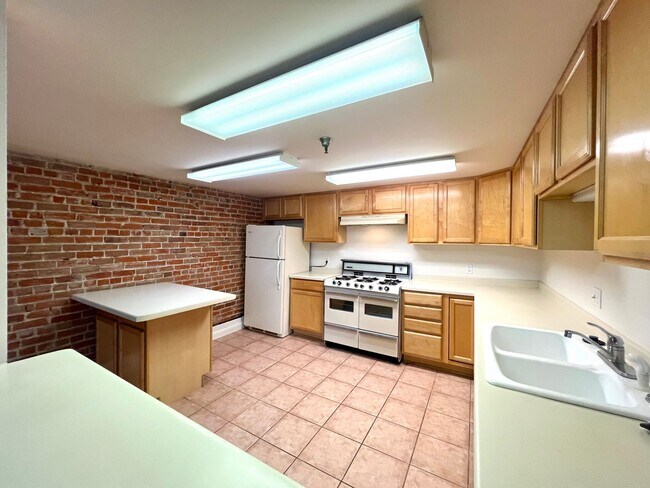 Foto del edificio - 319-323 S Broadway