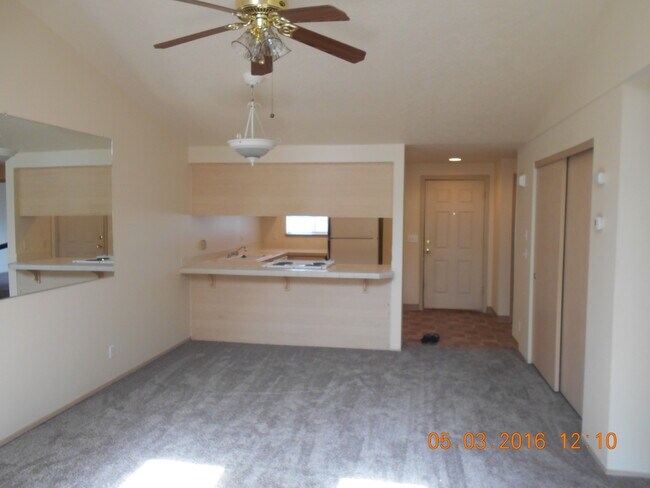 Building Photo - Spacious 2BD Condo