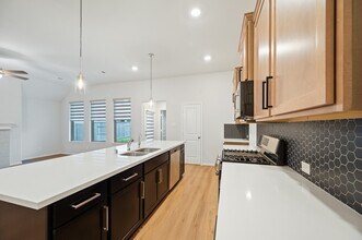 Building Photo - 839 Sarasota Shore Dr