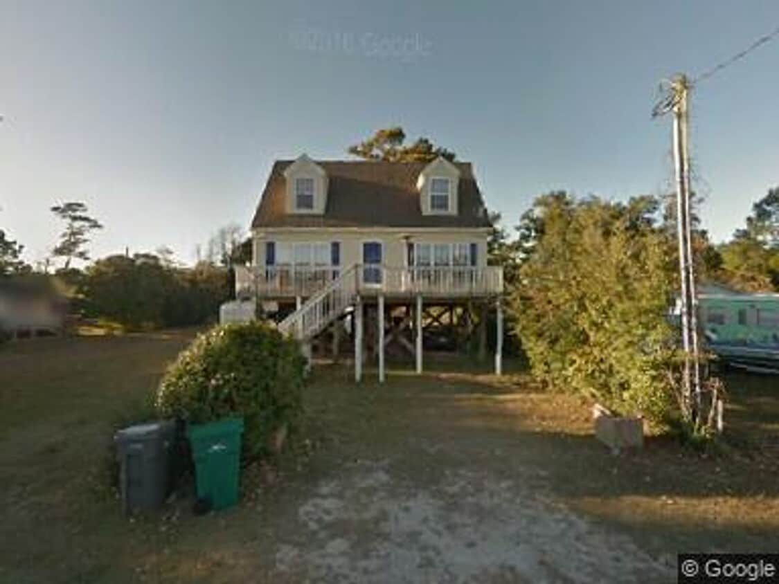 Foto del edificio - 4 Bedroom 1 Bathroom Single Family House