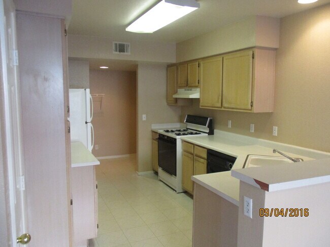 Foto del edificio - Stone Canyon Townhome located in GREEN VALLEY!