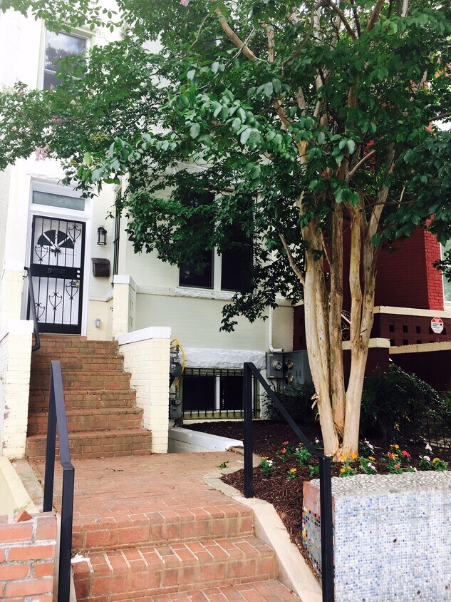 Foto principal - 2803 11th St NW
