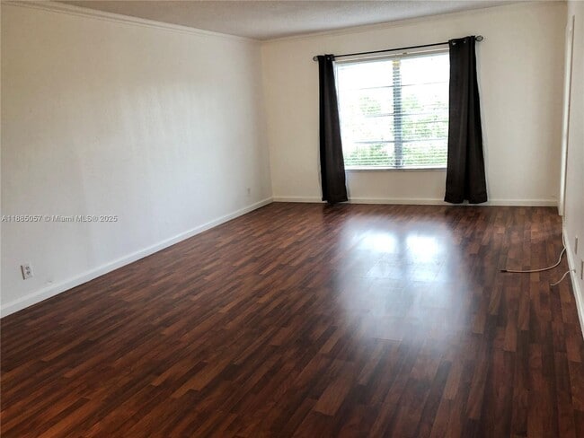 Foto del edificio - 8121 SW 24th Ct