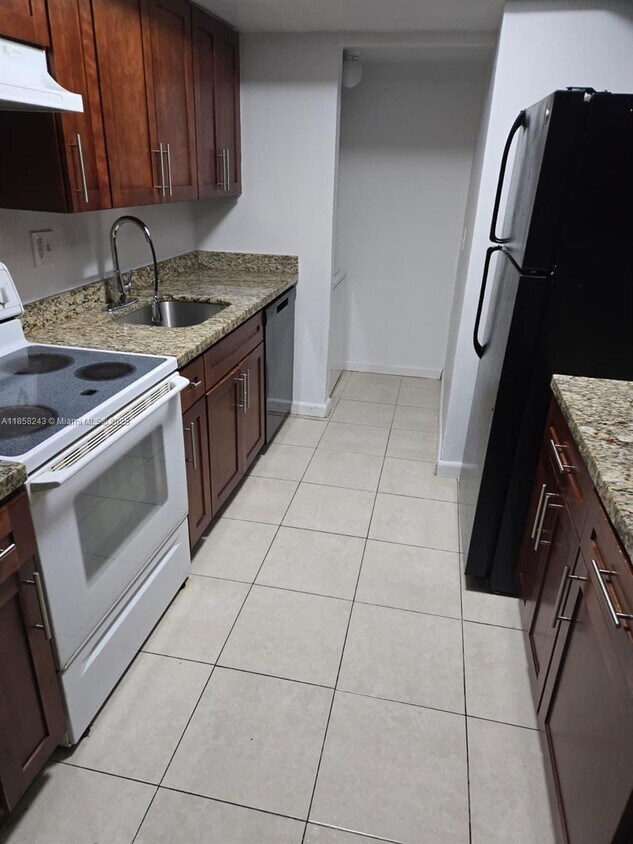 Foto principal - 5802 NW 21st St