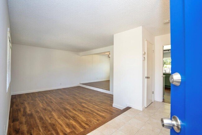Foto del edificio - Desirable 3 Bedrooms, 2.5 Bathrooms, 2 Story North Napa Home with Vineyard Views in Springwood De...