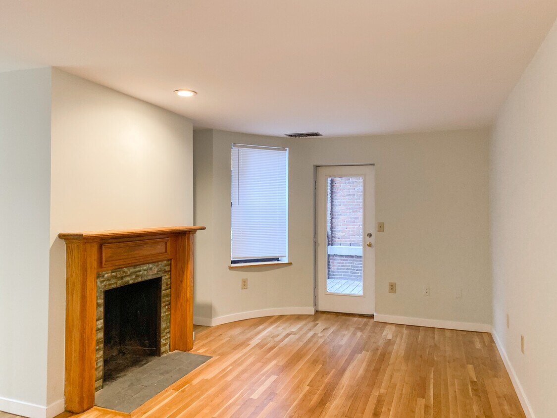 Primary Photo - 90 Gainsborough St