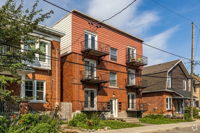 Building Photo - Carlyle Apartments