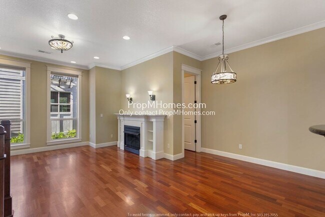 Foto del edificio - Luxury Two Bedroom Townhouse in NE!